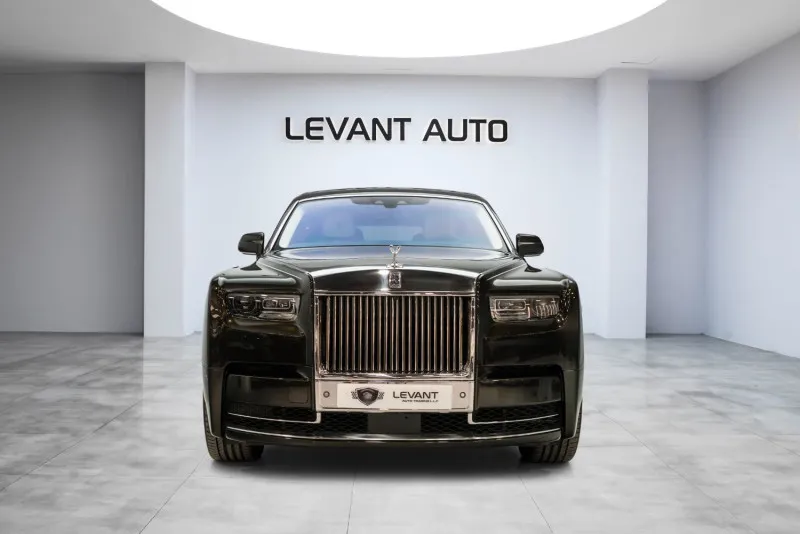 2023 Rolls-Royce Phantom photo 2