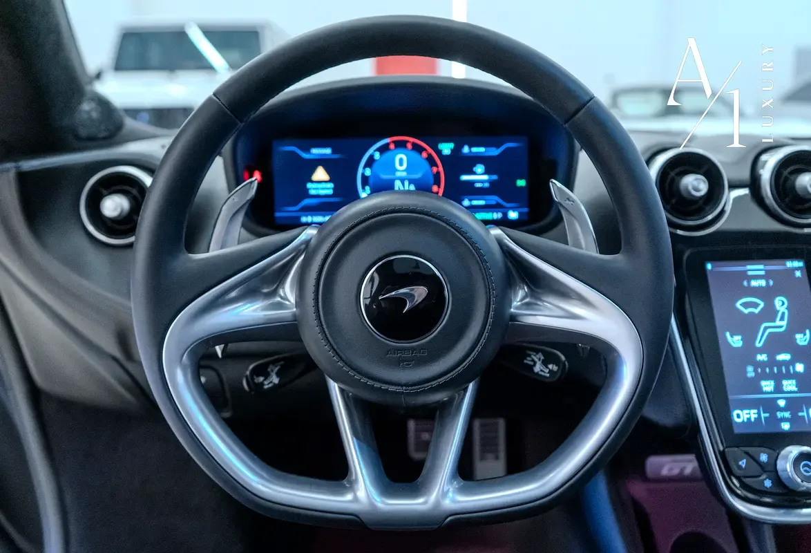 2023 McLaren GT photo 3