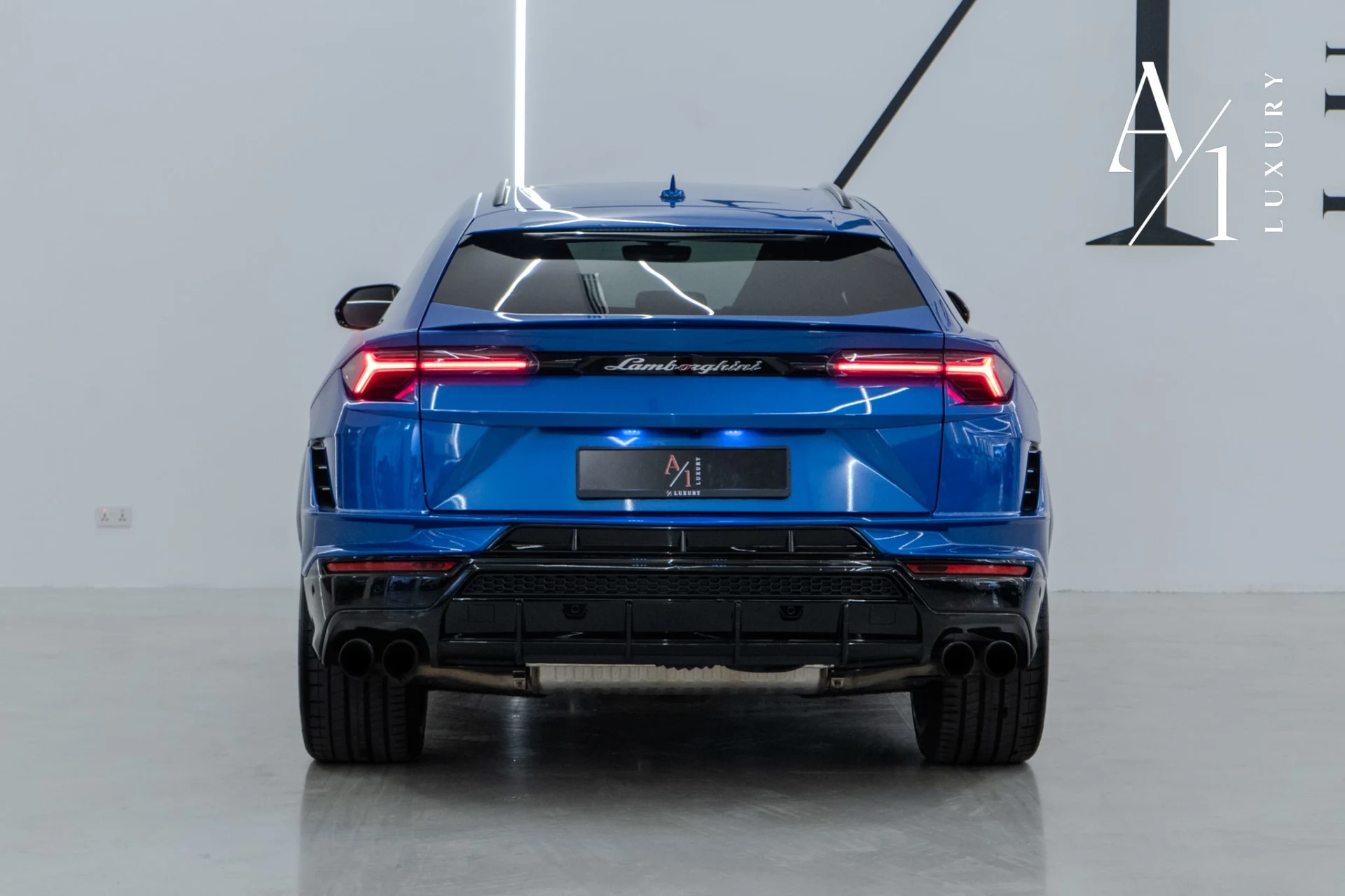 2023 Lamborghini Urus photo 5