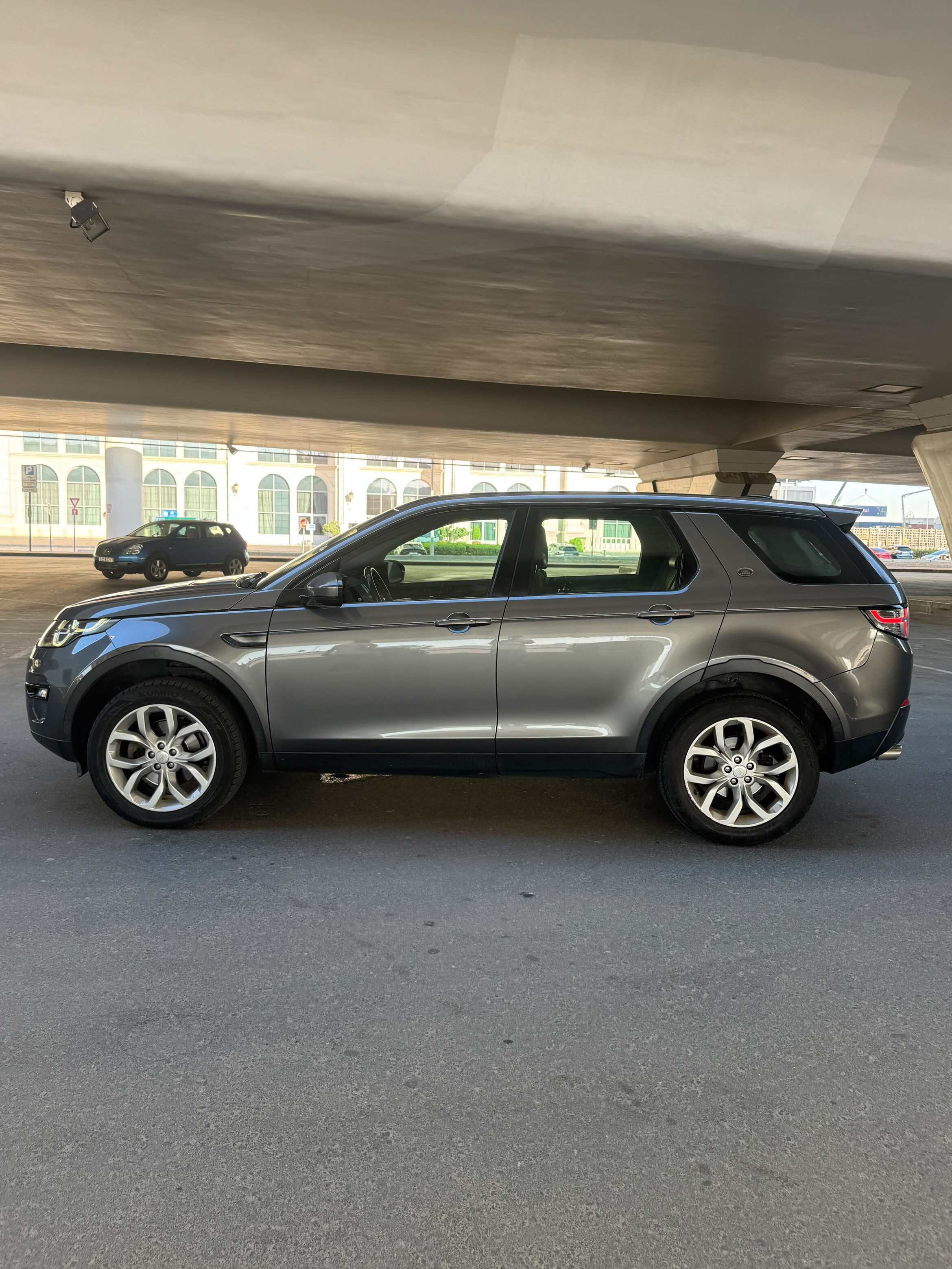 2016 Land Rover Discovery photo 4
