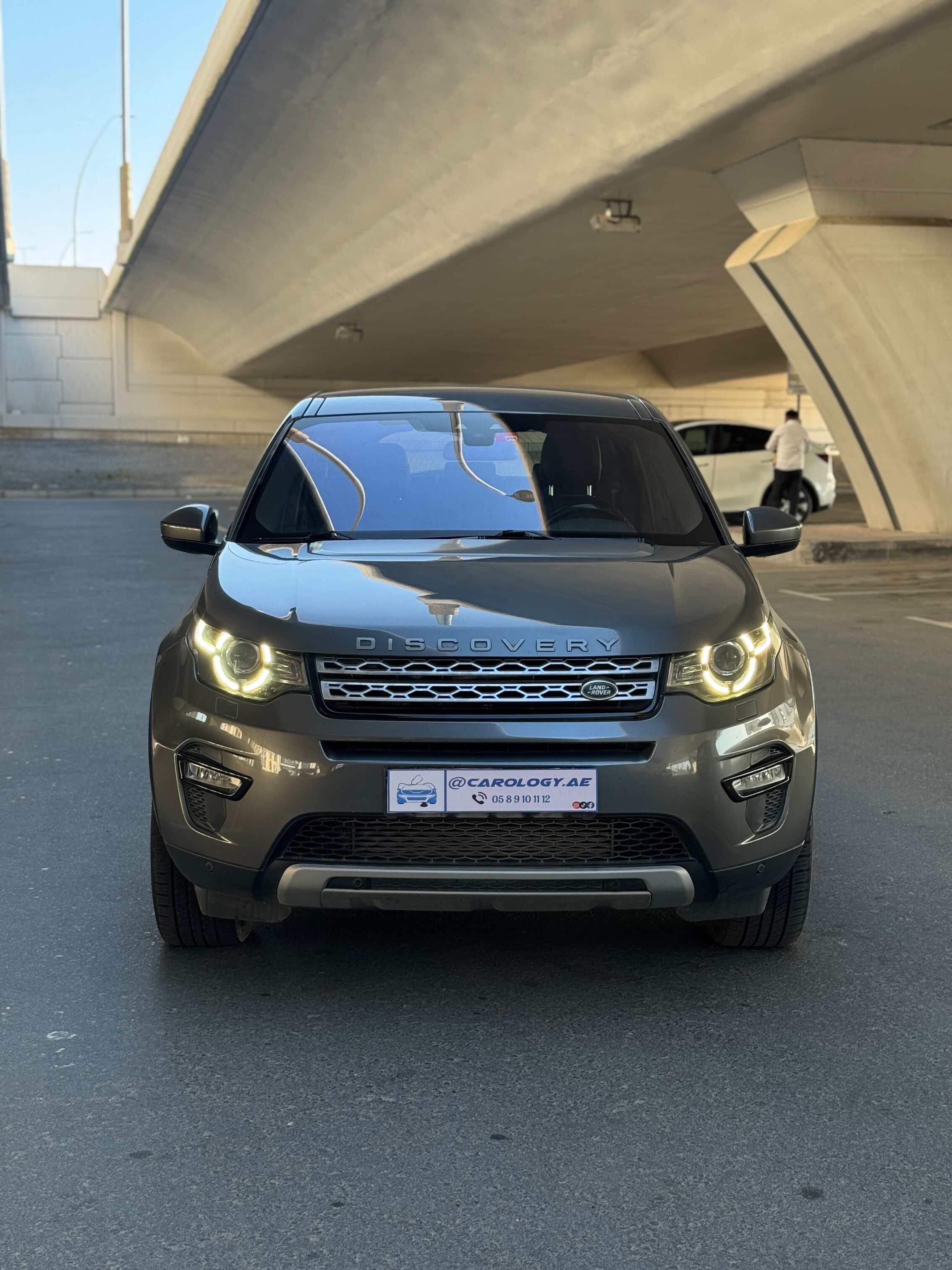 2016 Land Rover Discovery photo 2