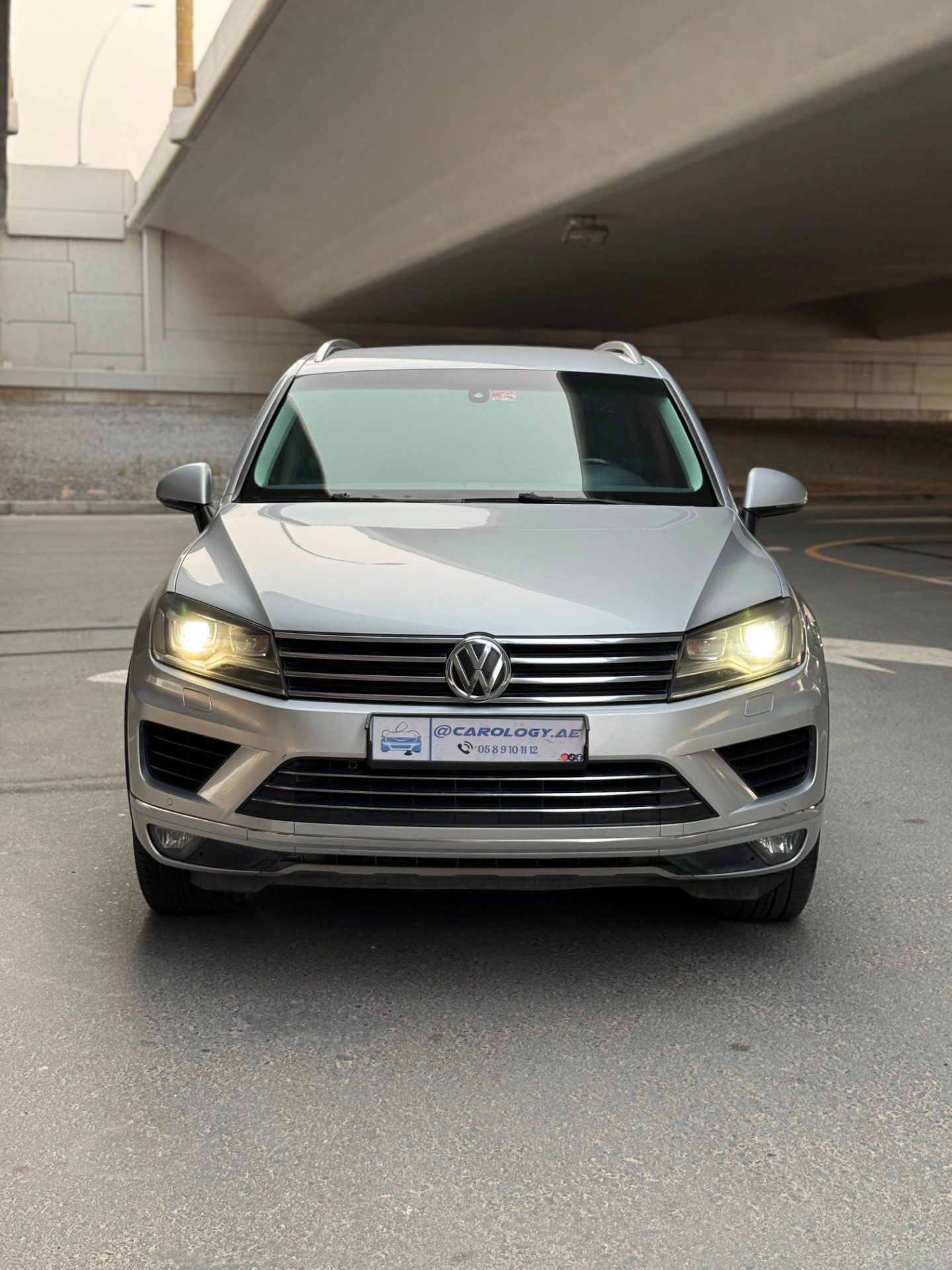 2016 Volkswagen Touareg photo 2