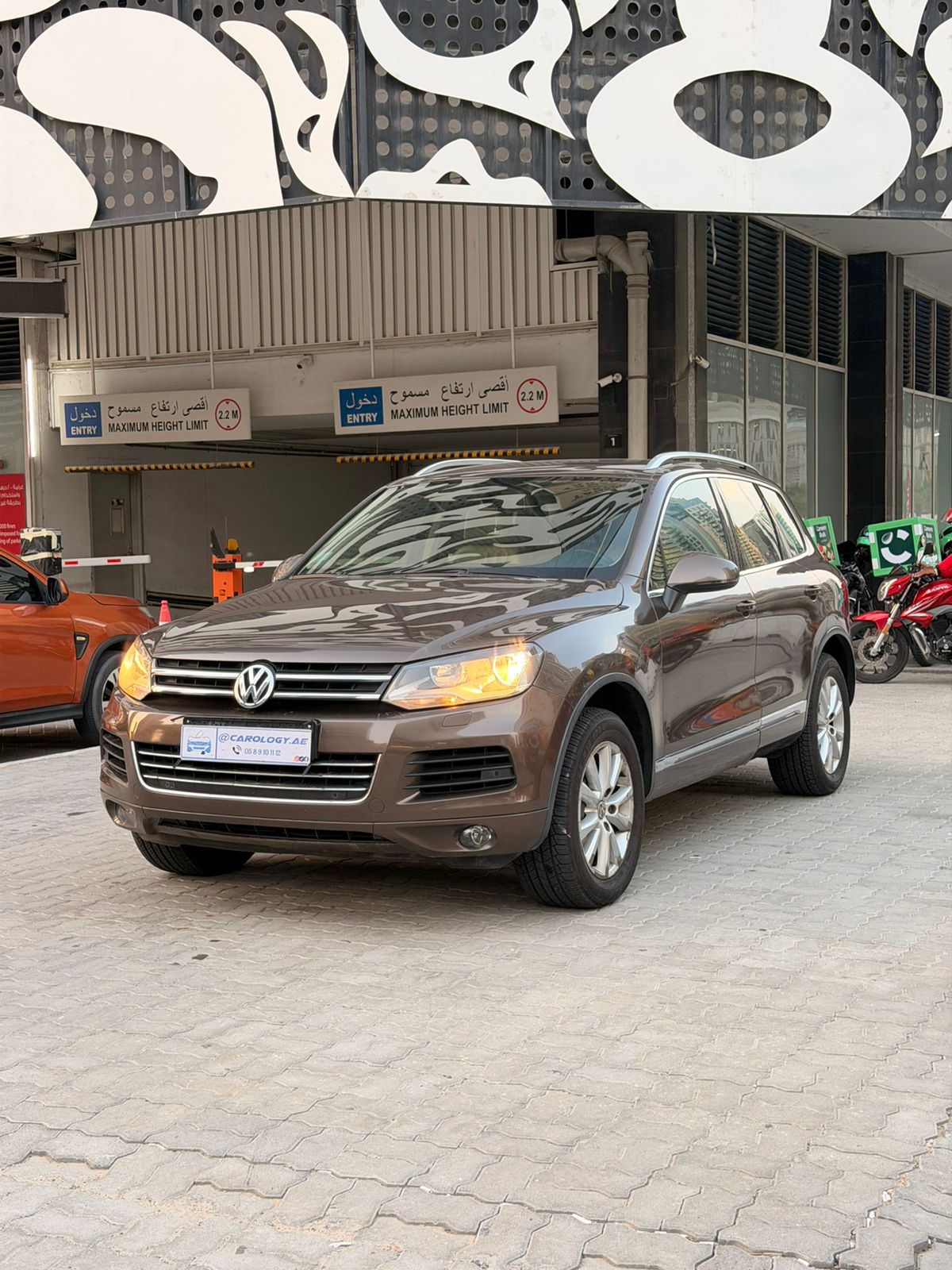 2018 Volkswagen Touareg photo 2