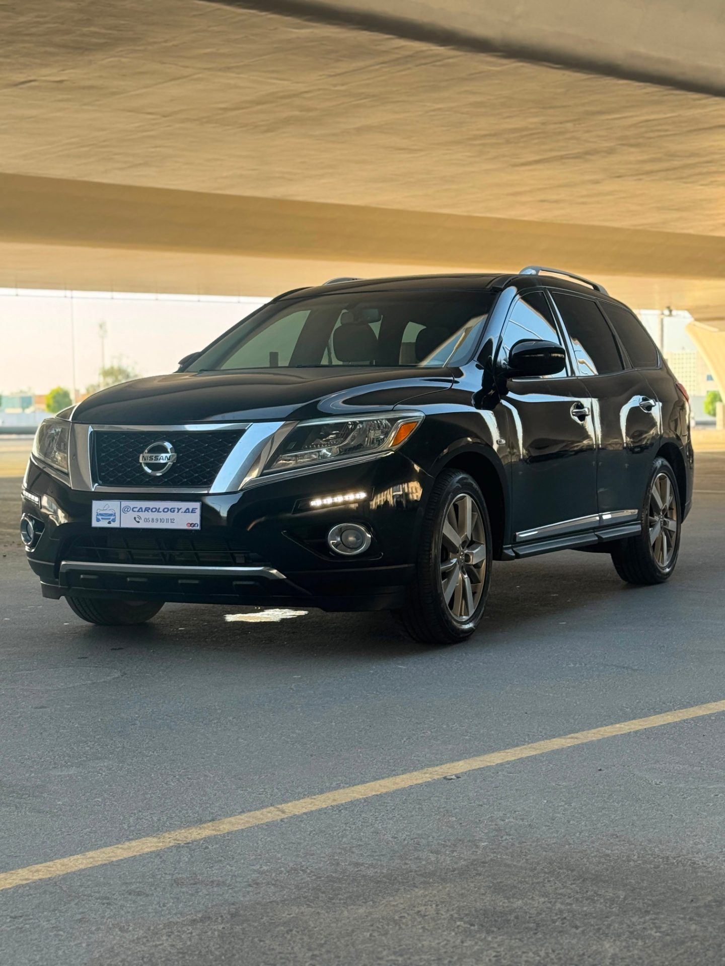 2014 Nissan Pathfinder photo 2
