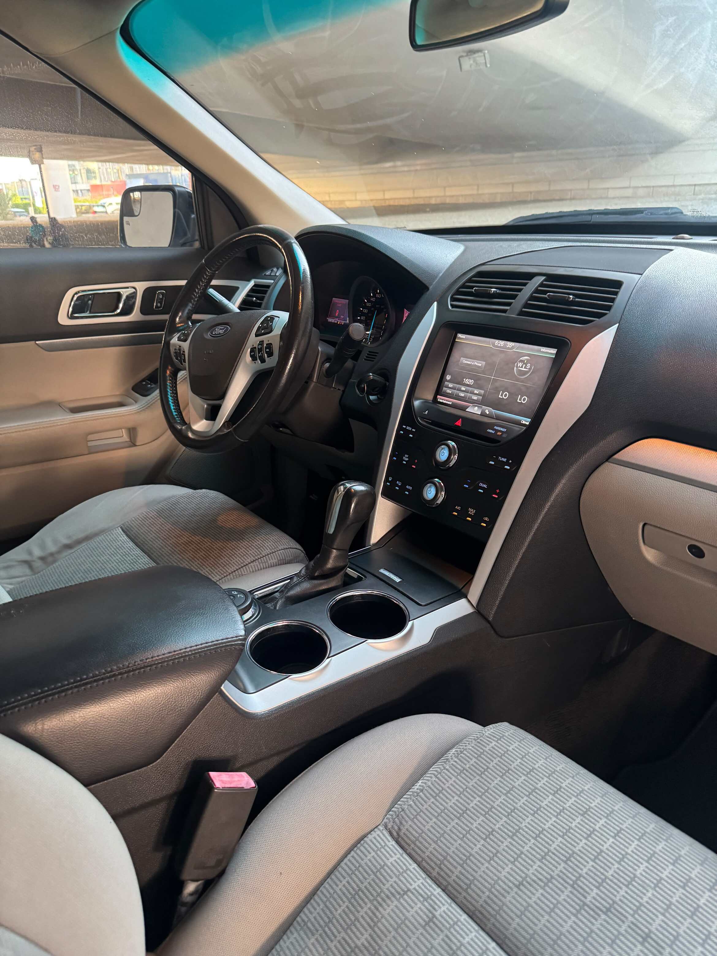 2013 Ford Explorer photo 3
