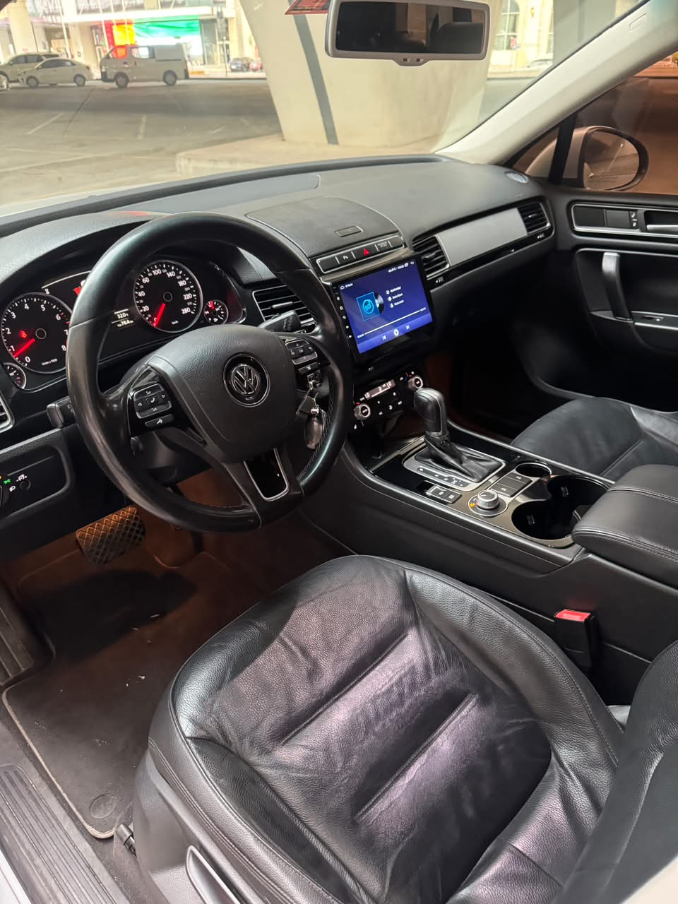 2016 Volkswagen Touareg photo 3