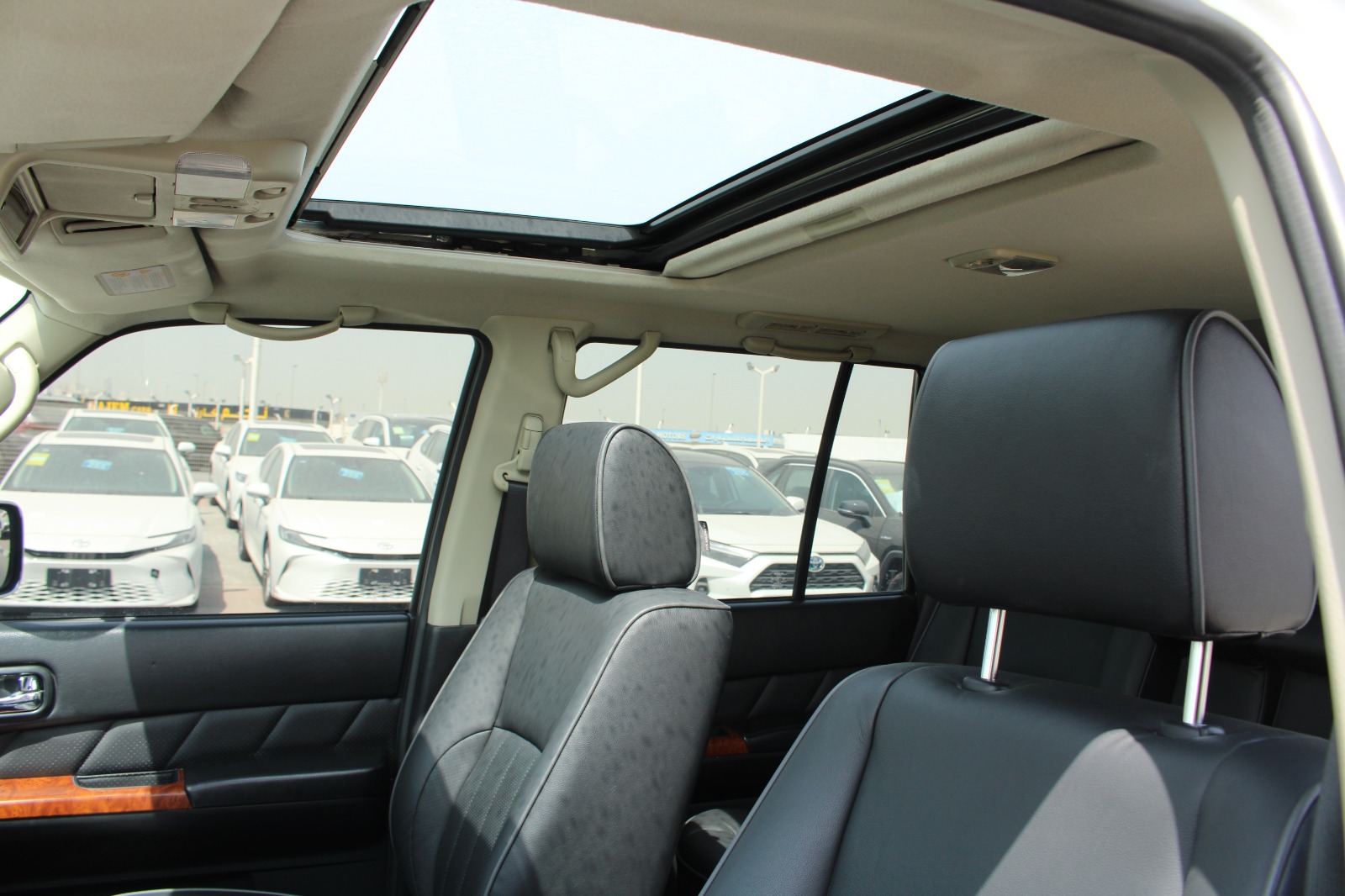 2022 Nissan Patrol Safari photo 2