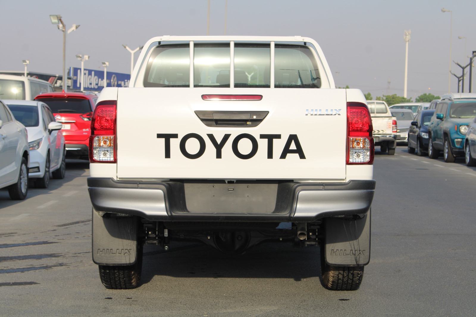 2025 Toyota Hilux photo 3