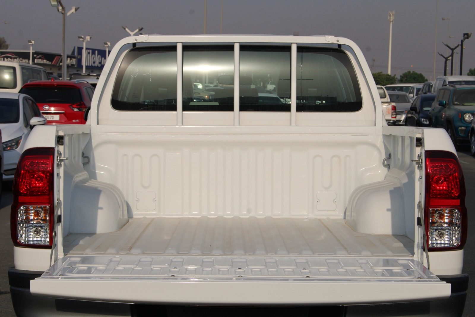 2025 Toyota Hilux photo 5