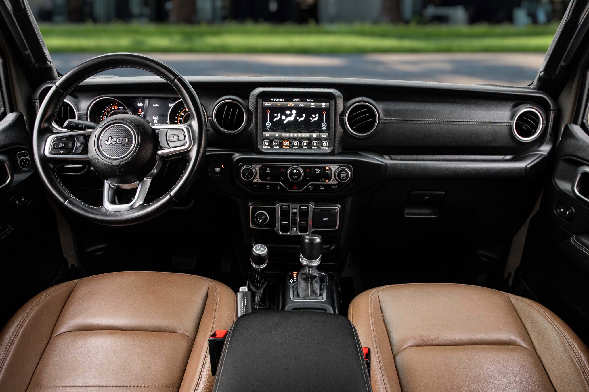 2020 Jeep Gladiator photo 3