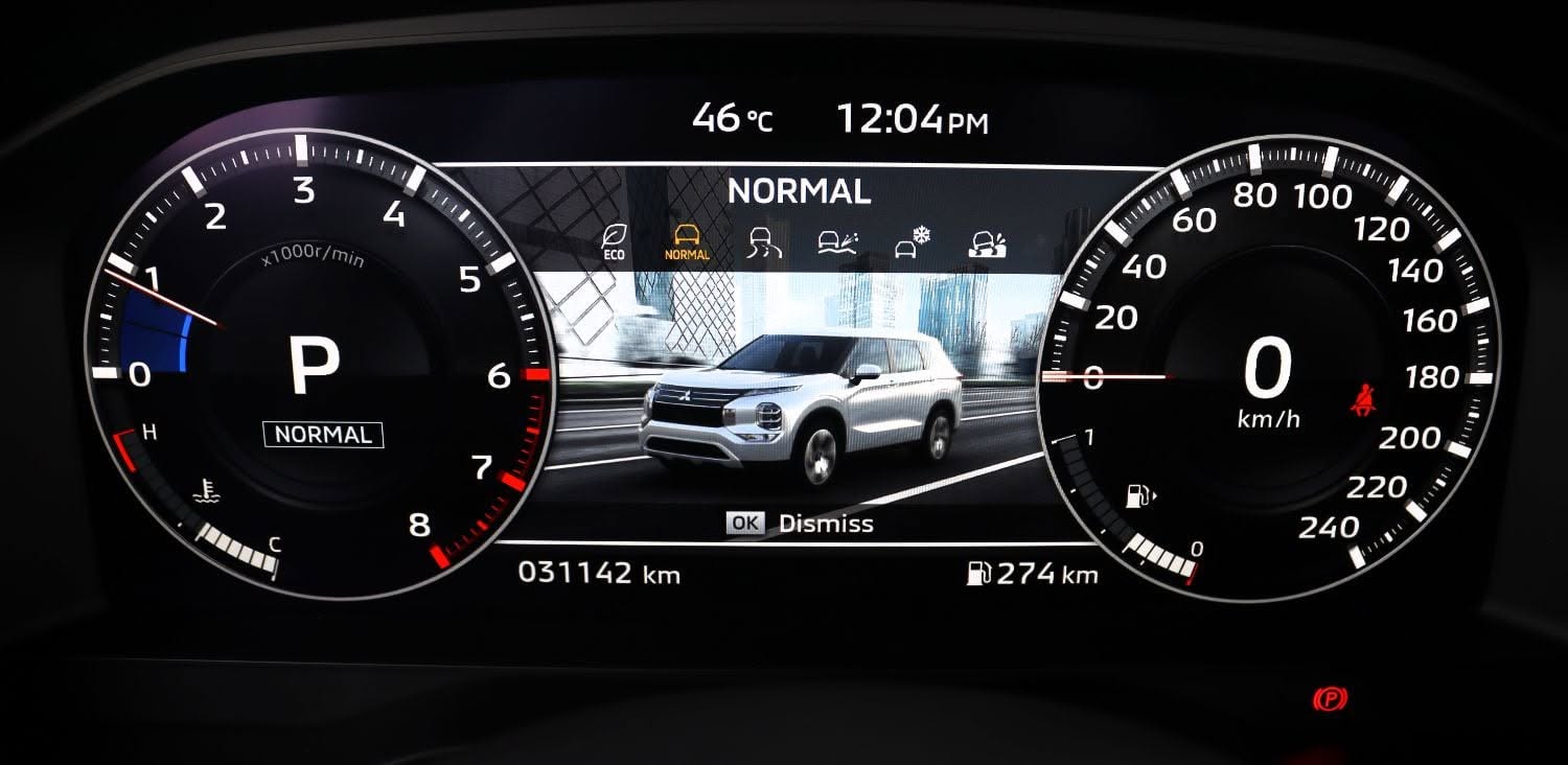 2025 Mitsubishi Outlander photo 3