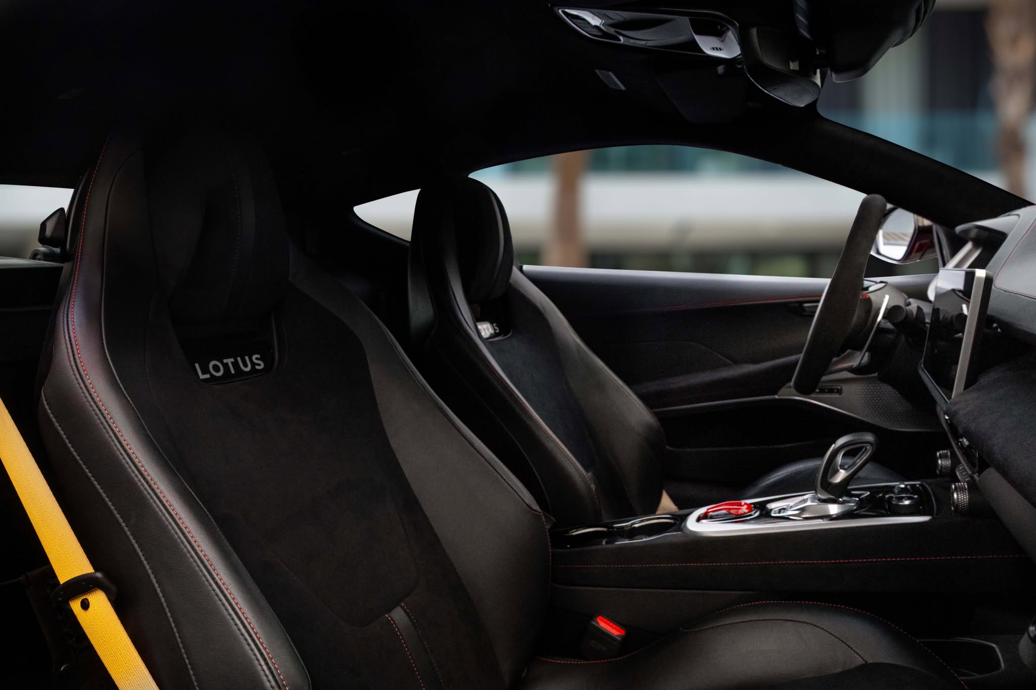 2023 Lotus Emira photo 5