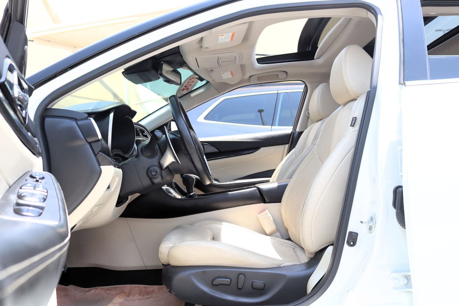 2023 Nissan Maxima photo 2