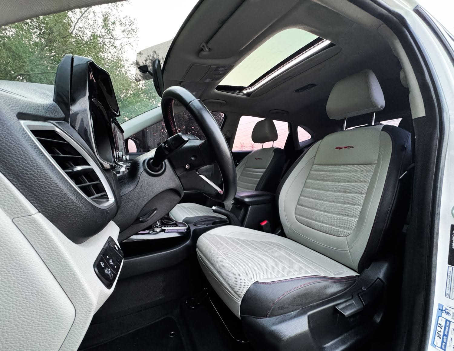 2023 Kia Seltos photo 5