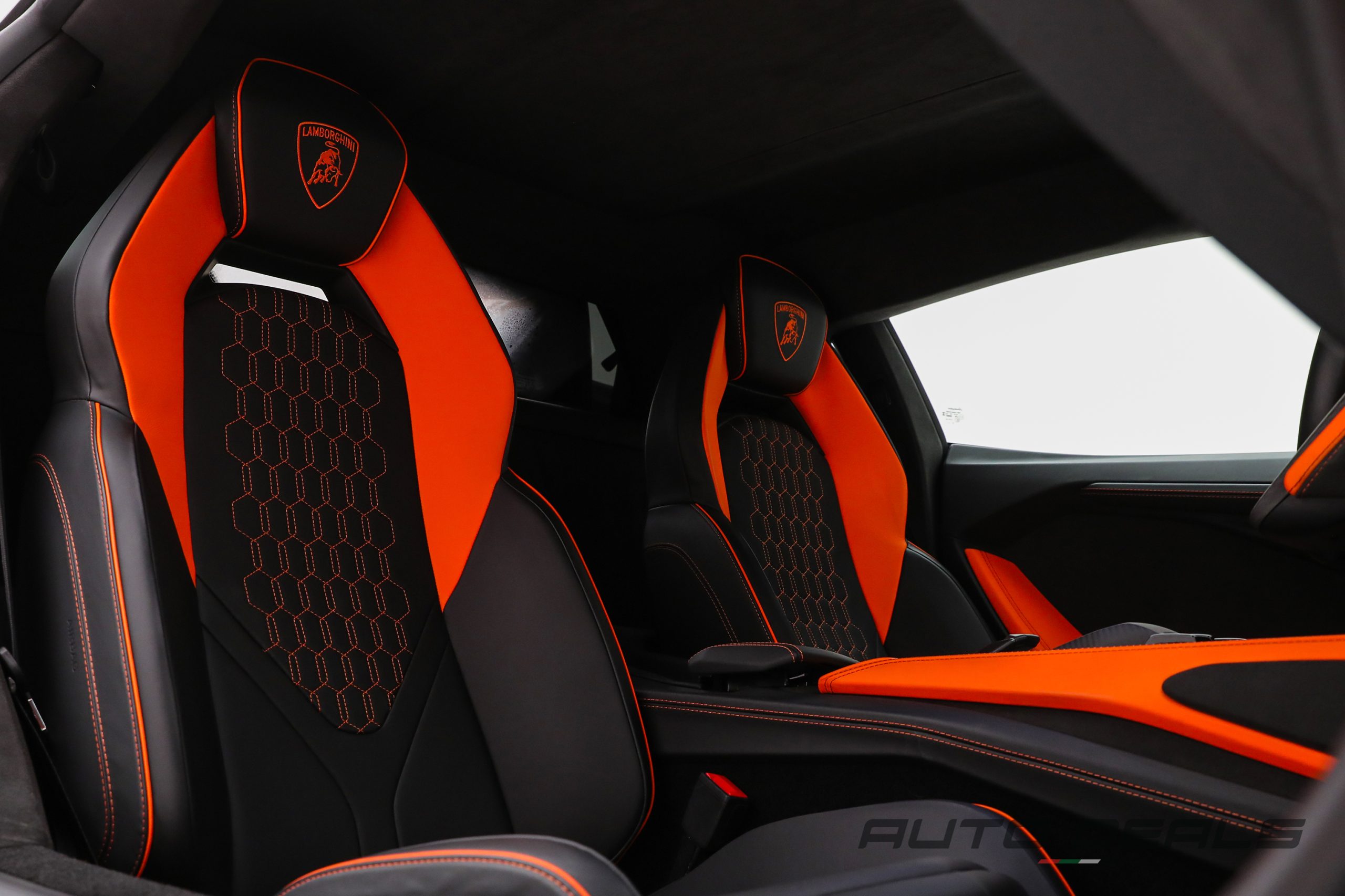 2024 Lamborghini Revuelto photo 4