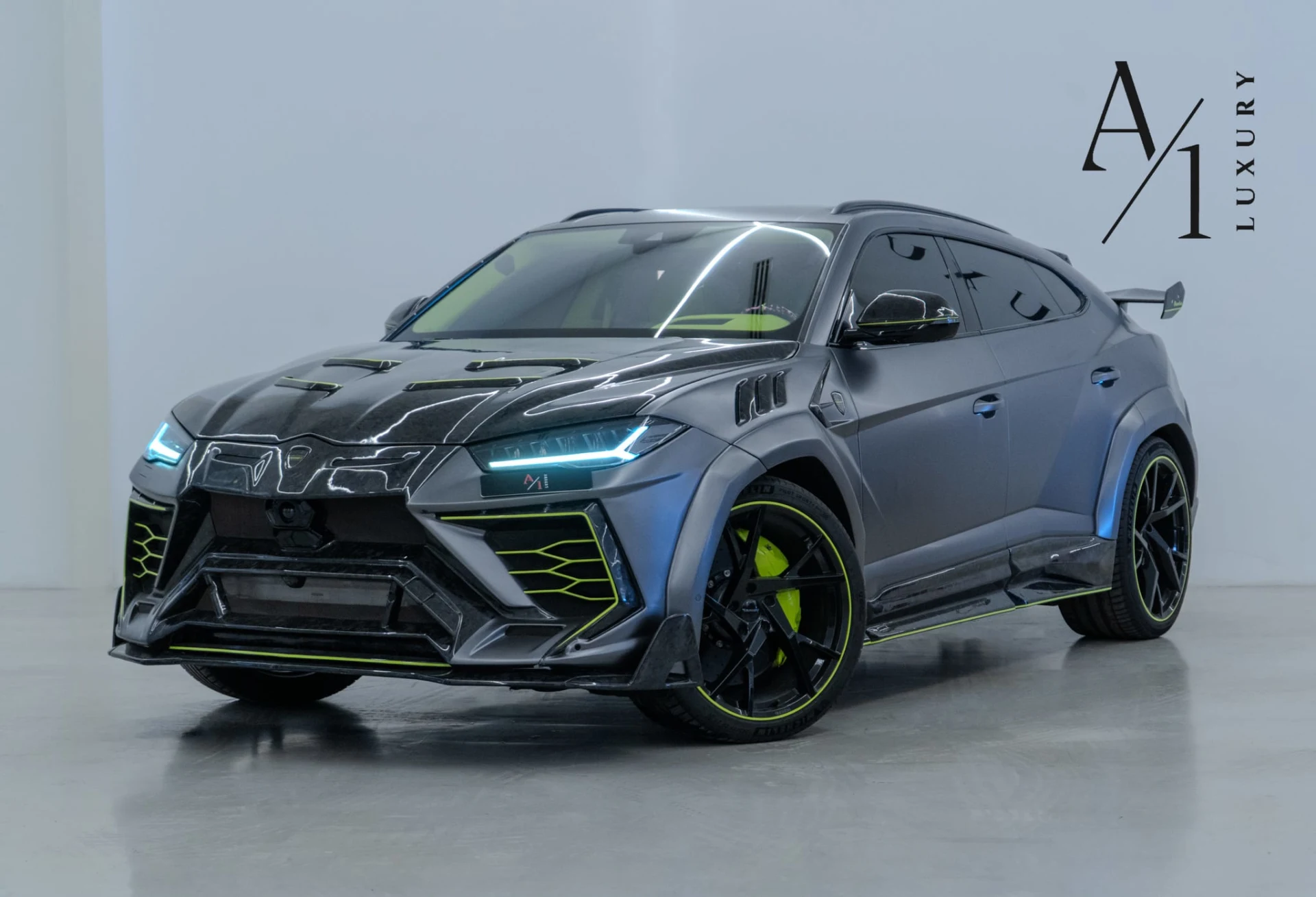 2022 Lamborghini Urus photo 2