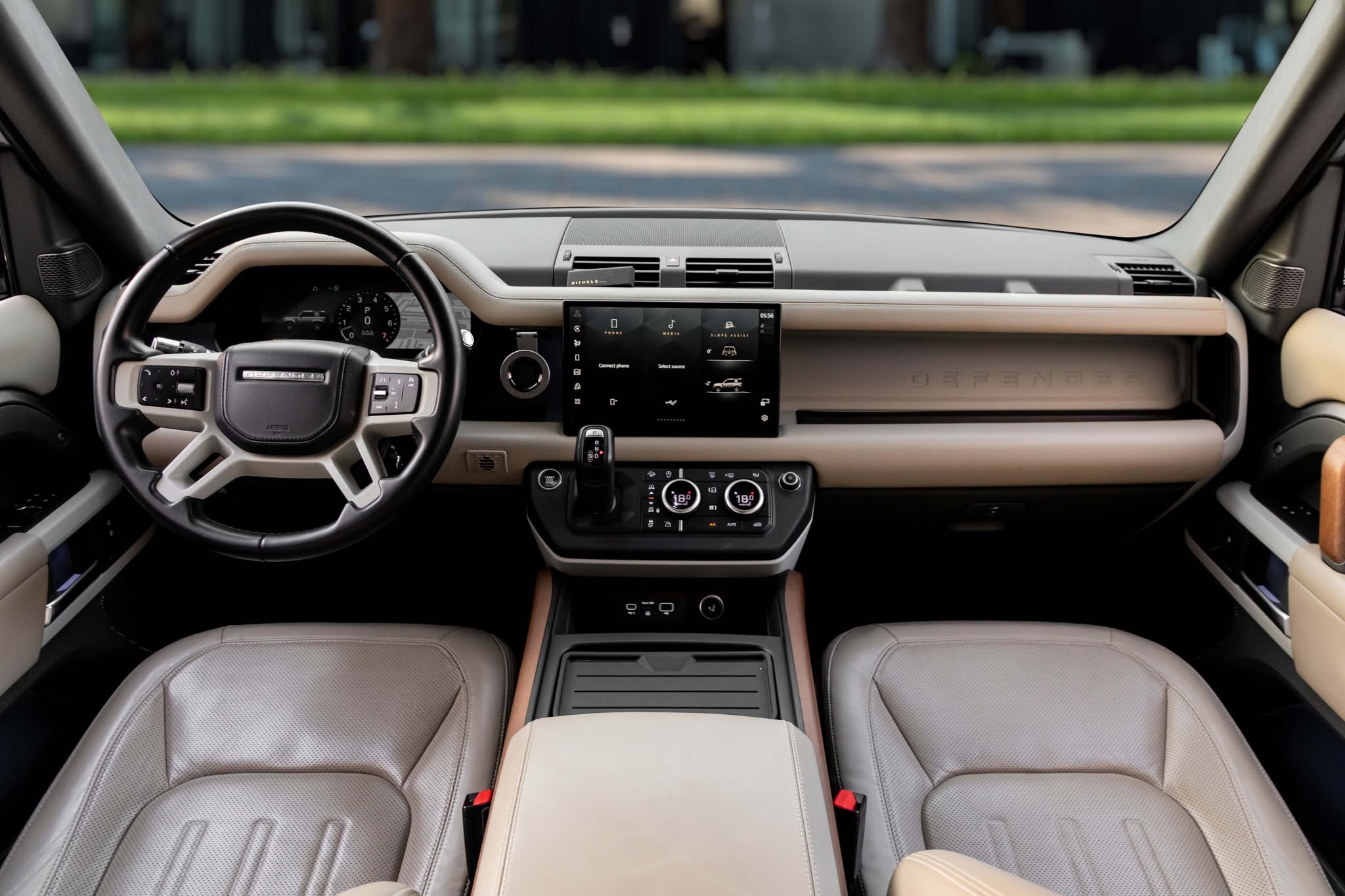 2022 Land Rover Defender photo 2