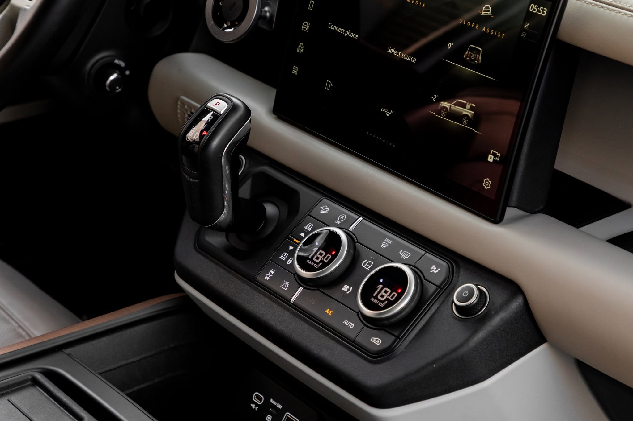2022 Land Rover Defender photo 4