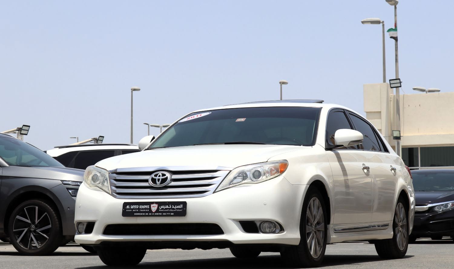2011 Toyota Avalon photo 2