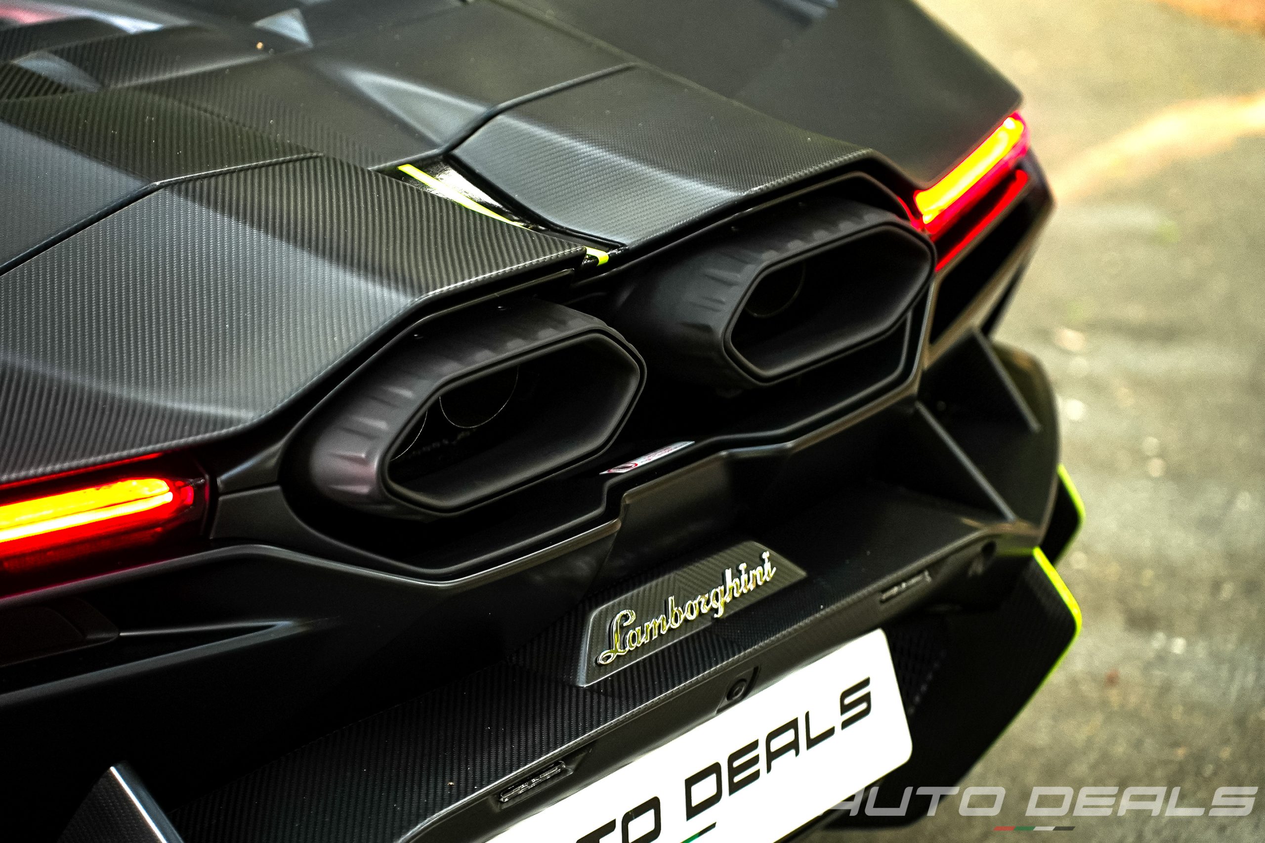 2025 Lamborghini Revuelto photo 3