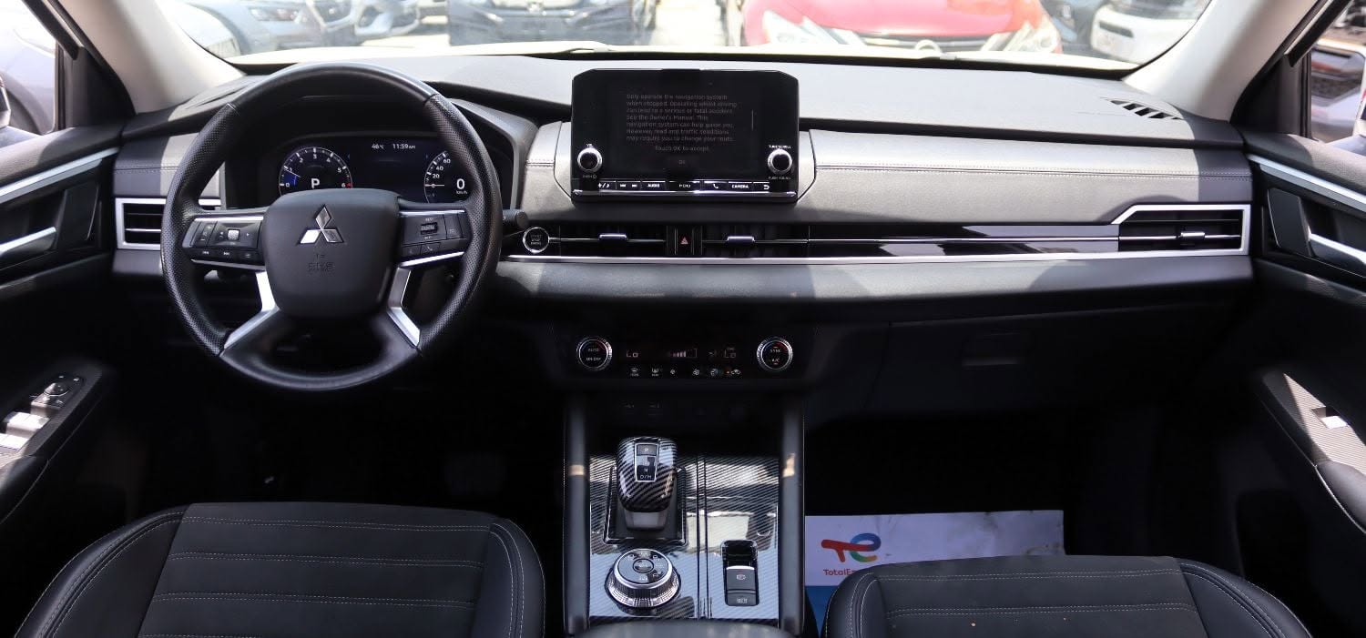 2025 Mitsubishi Outlander photo 4