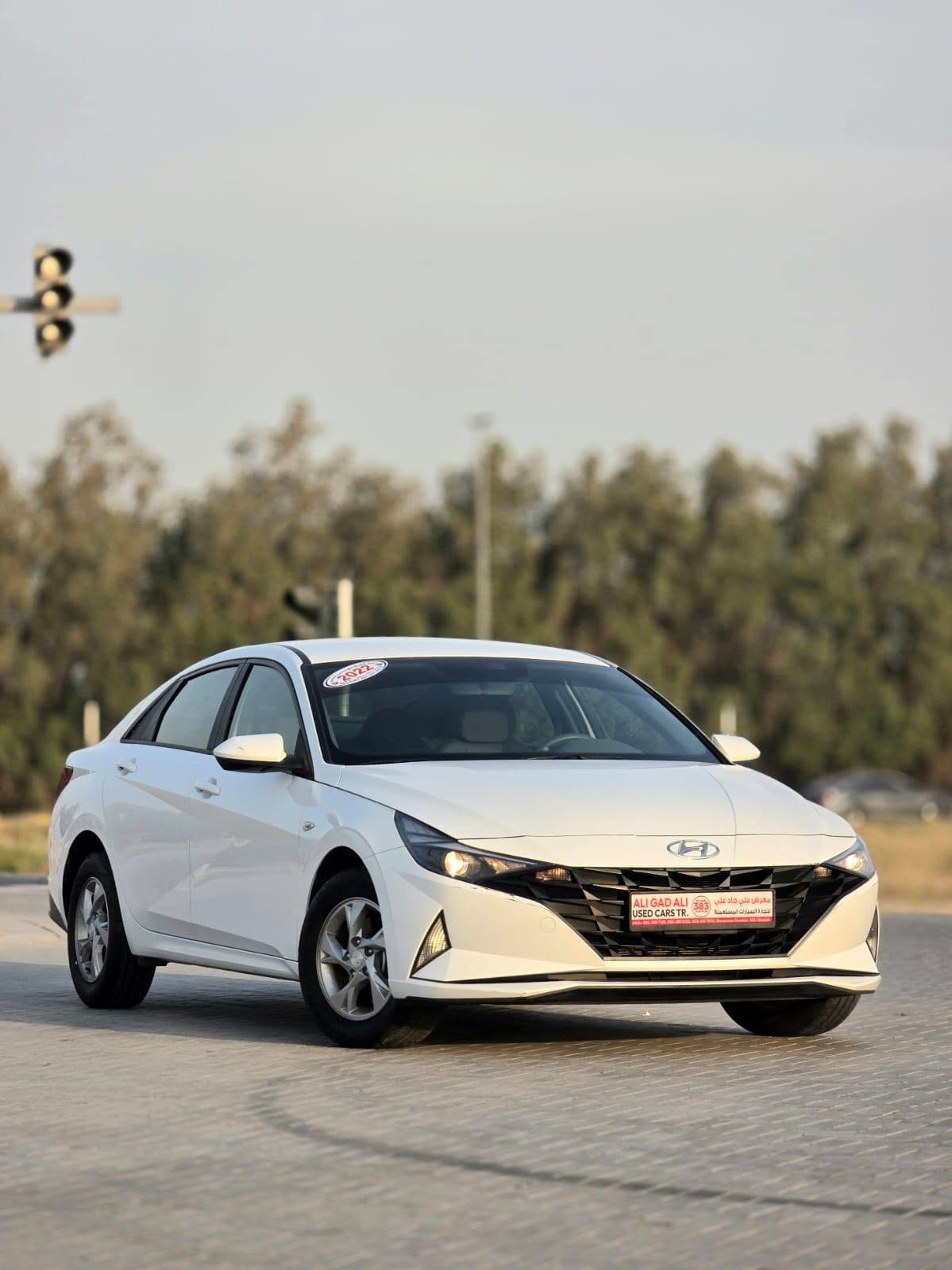 2022 Hyundai Elantra photo 2