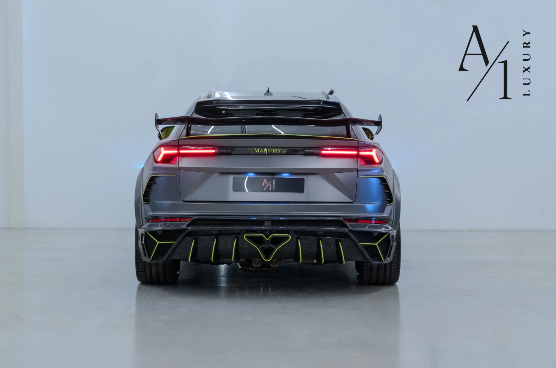2022 Lamborghini Urus photo 3