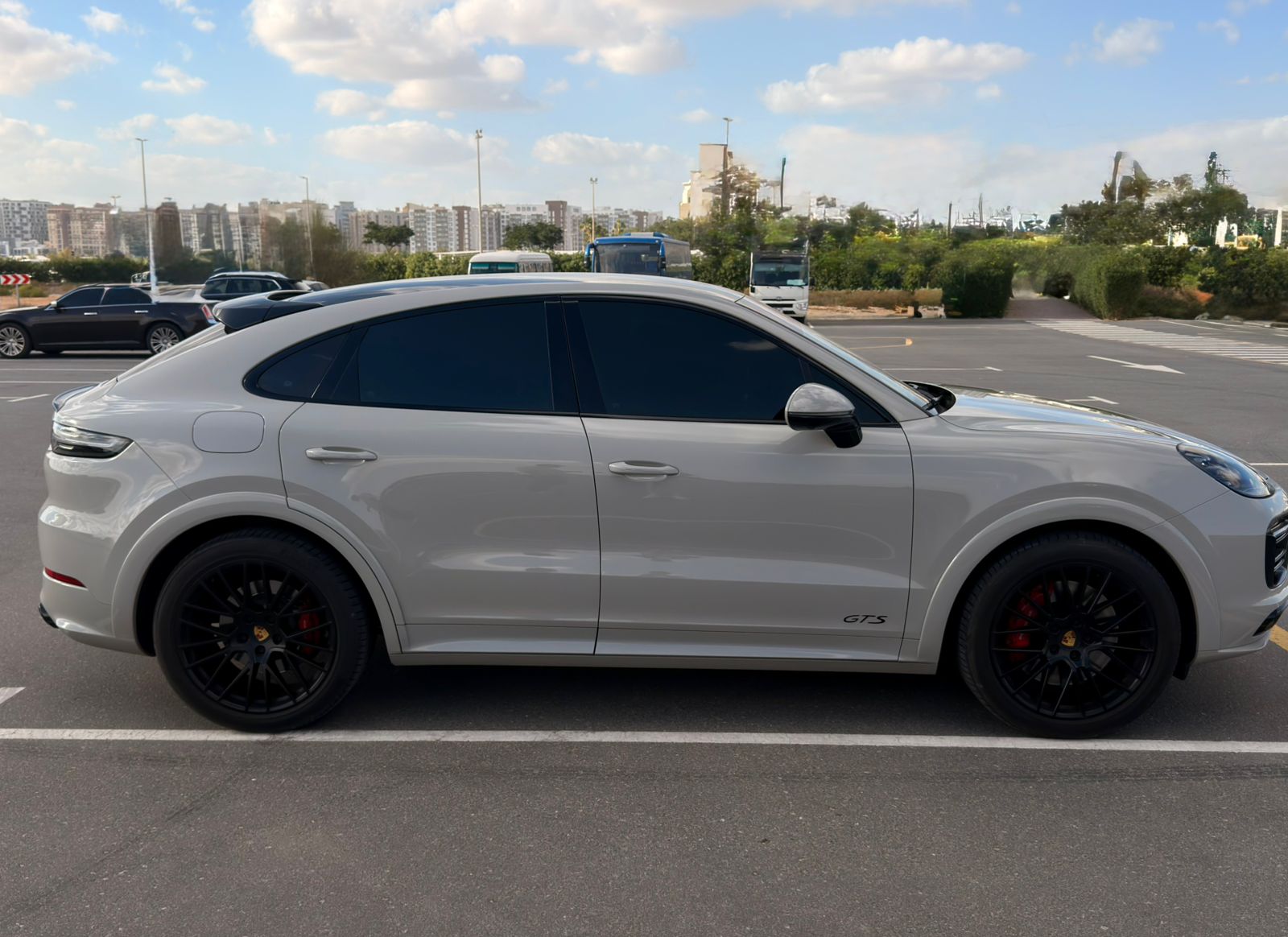 2023 Porsche Cayenne photo 3