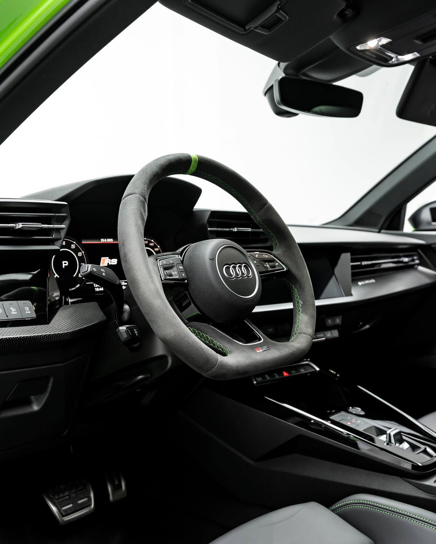 2024 Audi RS3 photo 4
