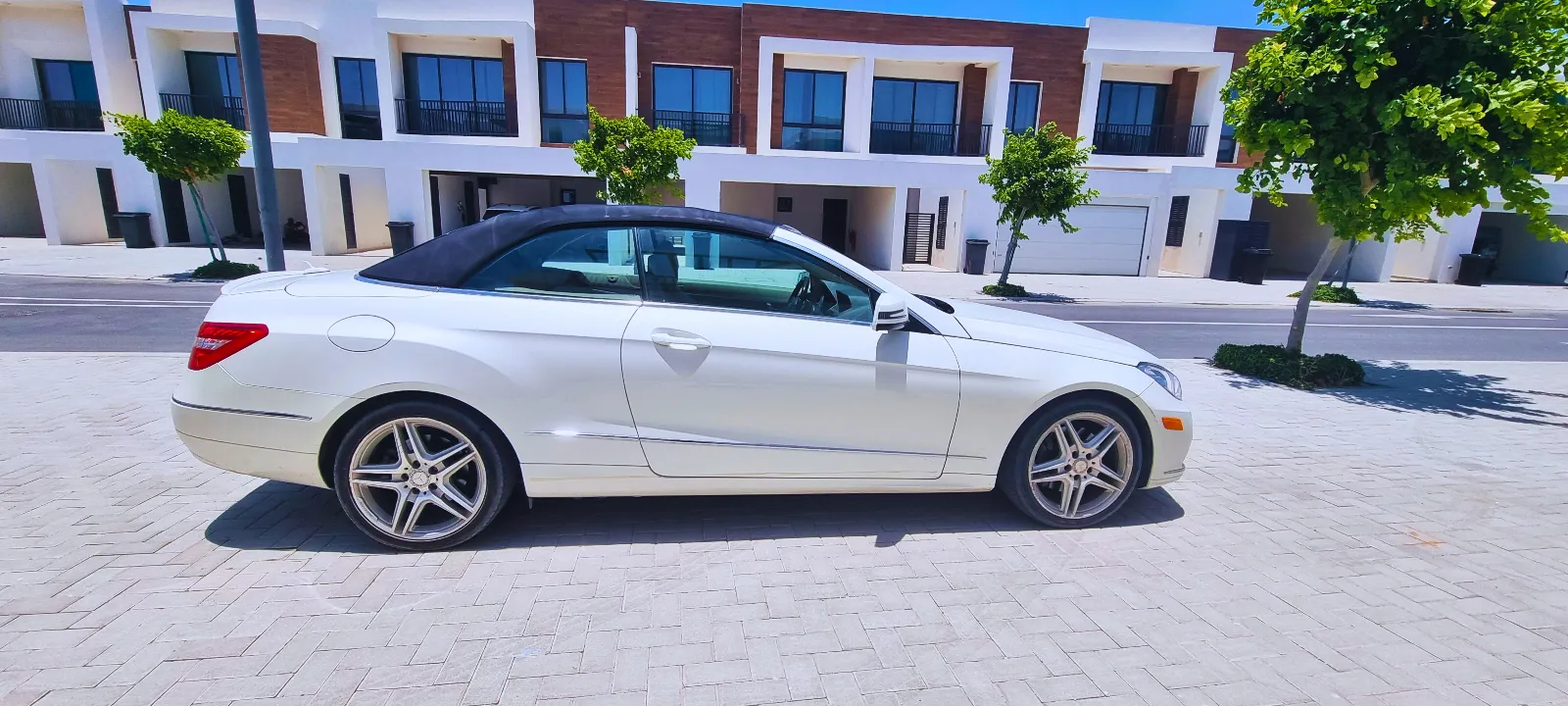 2011 Mercedes-Benz E-Class photo 2