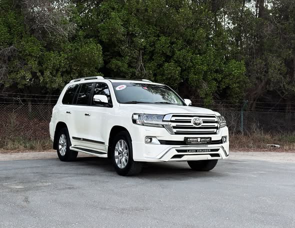 2018 Toyota Land Cruiser photo 4
