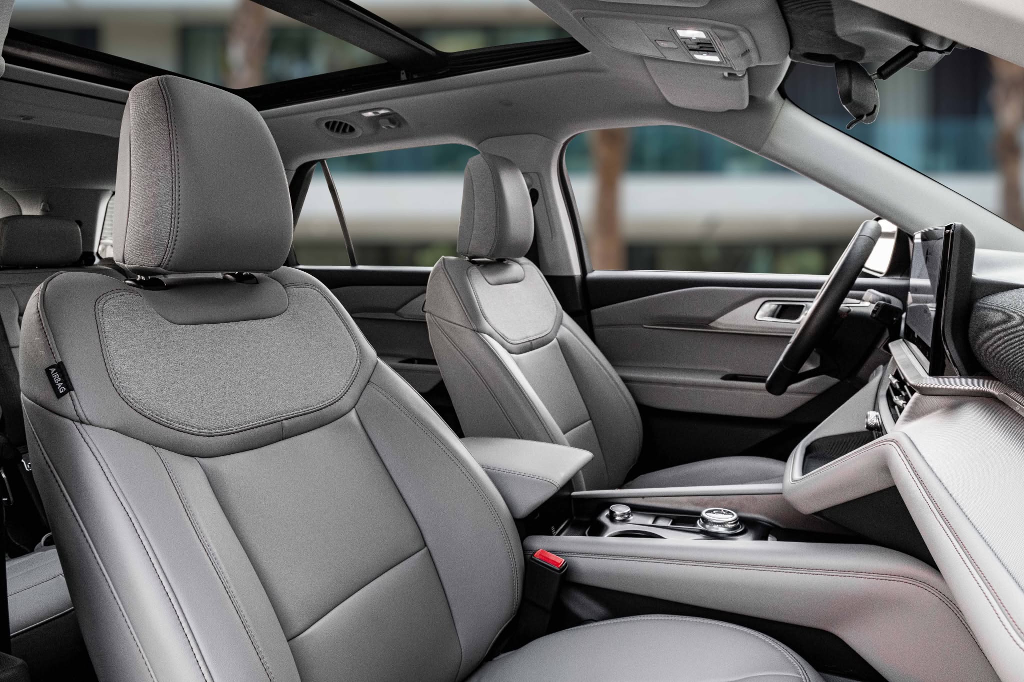 2025 Ford Explorer photo 5