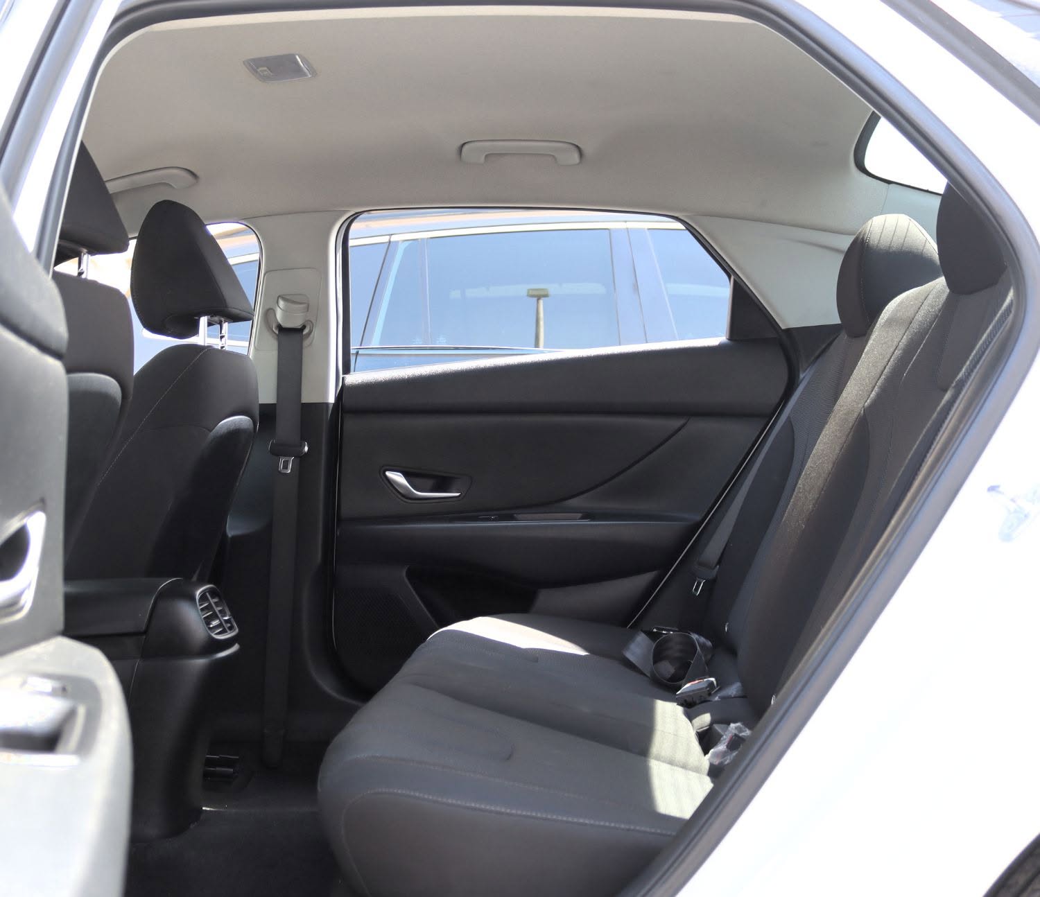 2023 Hyundai Elantra photo 5