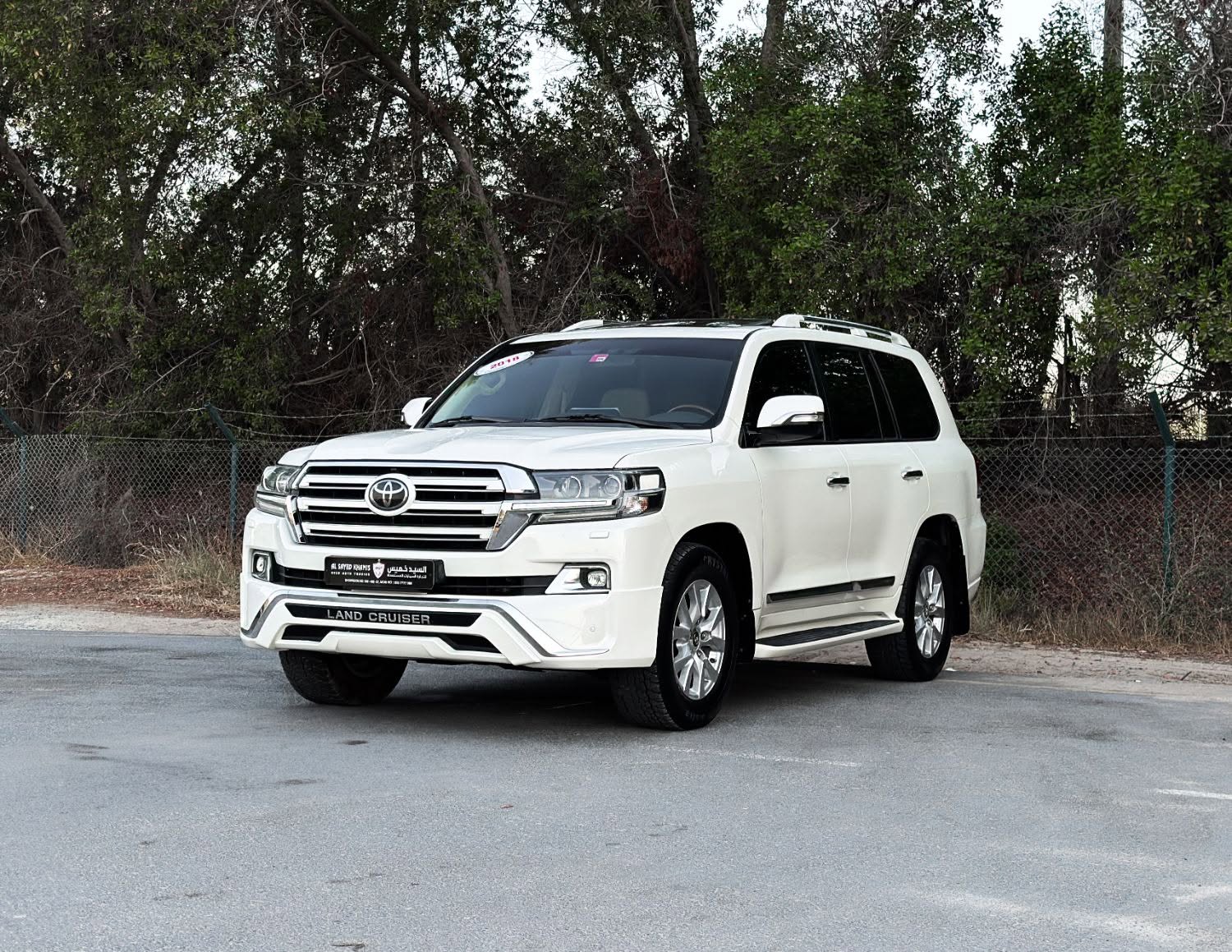 2018 Toyota Land Cruiser photo 2