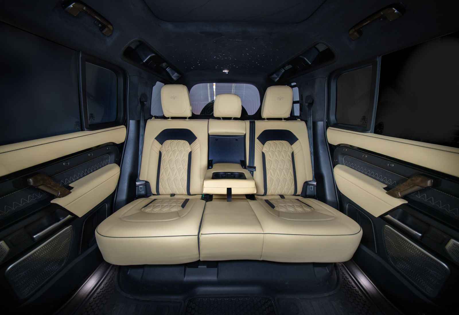 2025 Land Rover Defender photo 5