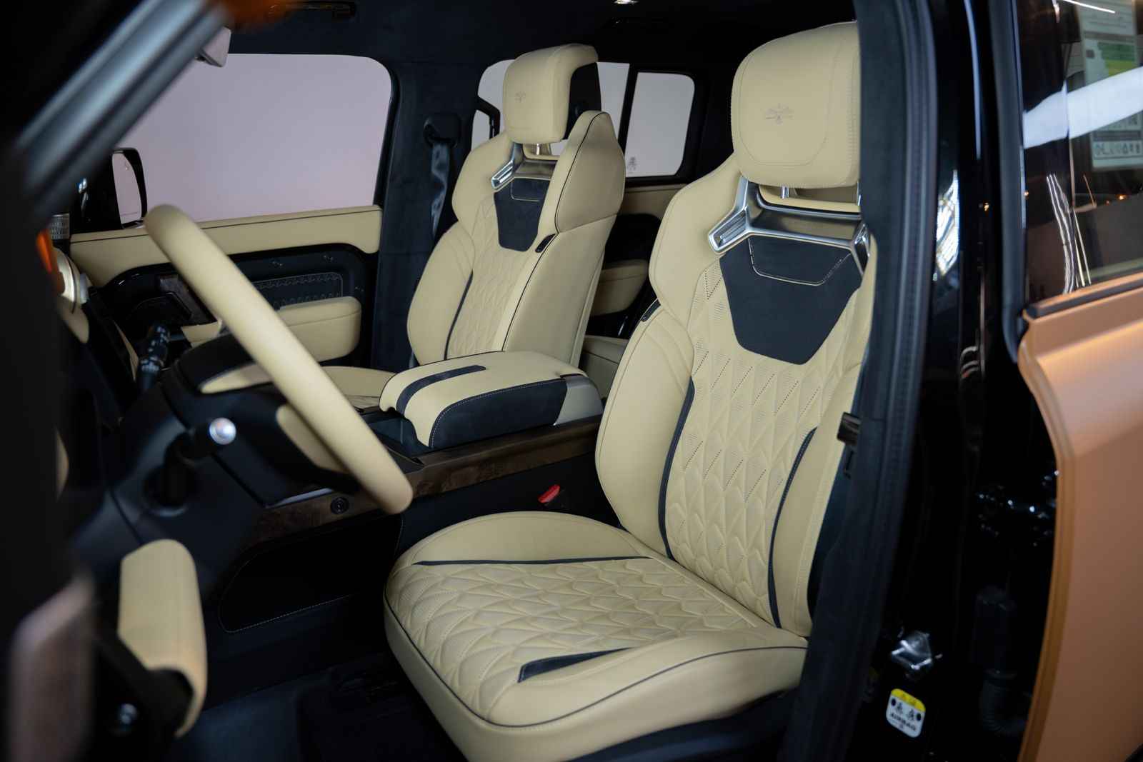 2025 Land Rover Defender photo 4