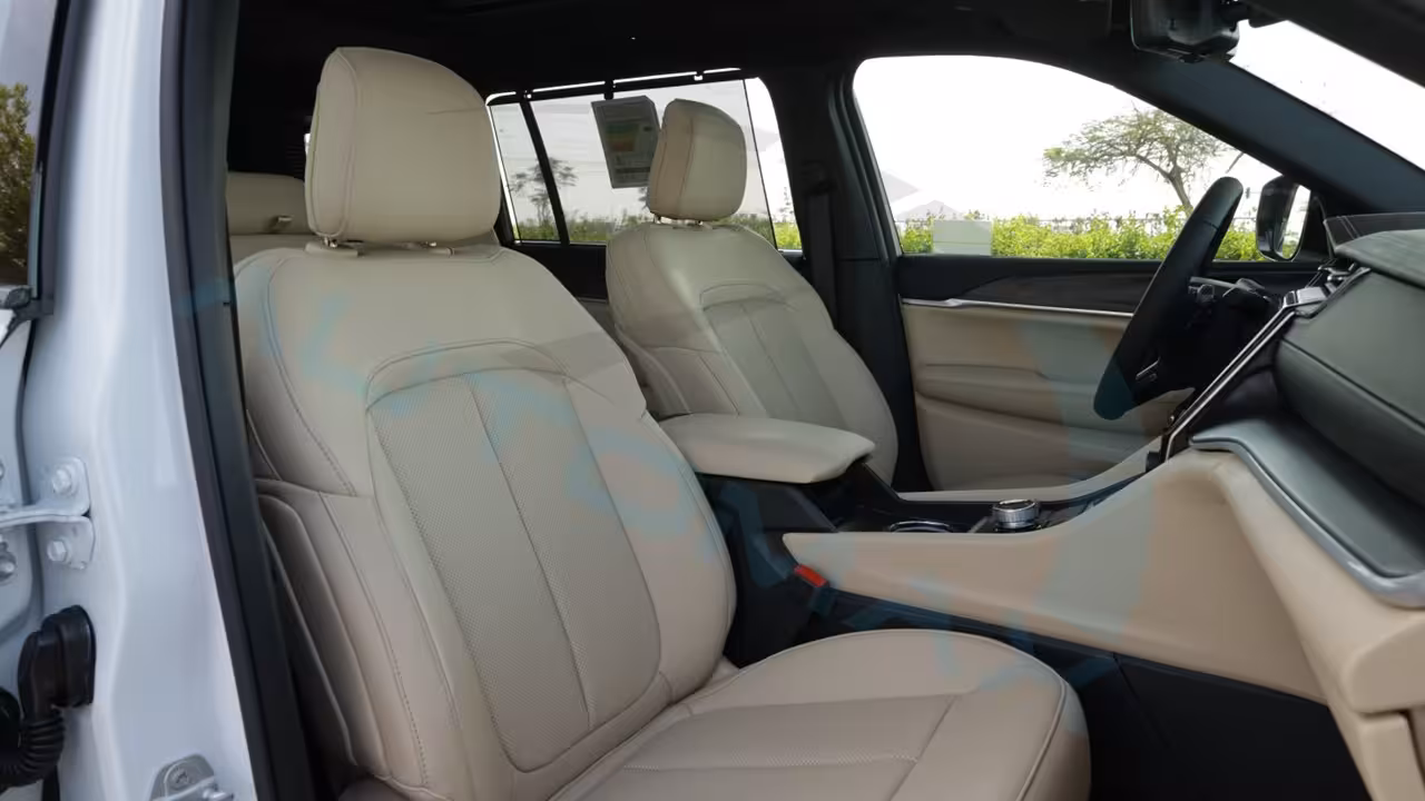 2025 Jeep Grand Cherokee photo 4