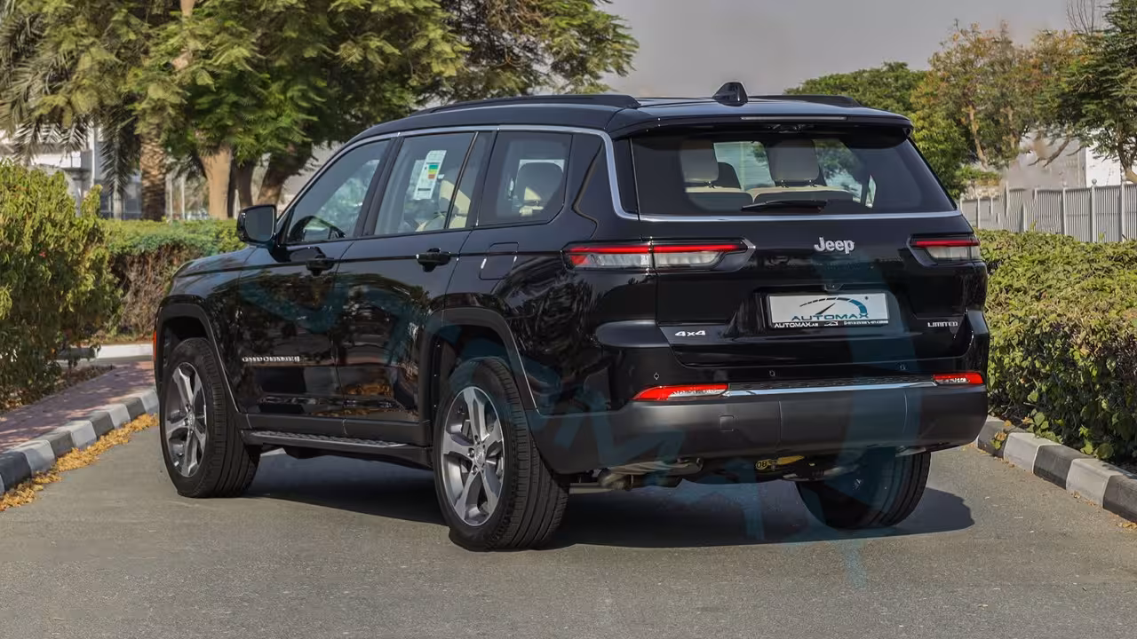 2025 Jeep Grand Cherokee photo 4
