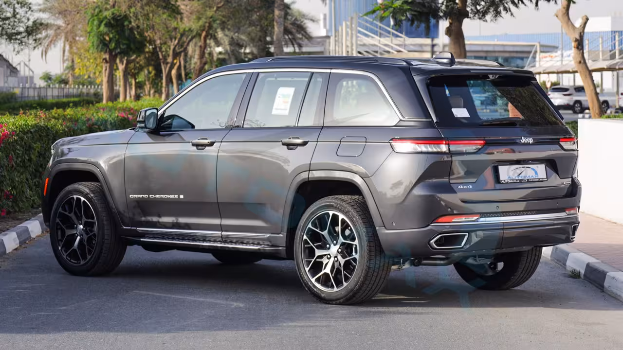 2025 Jeep Grand Cherokee photo 4