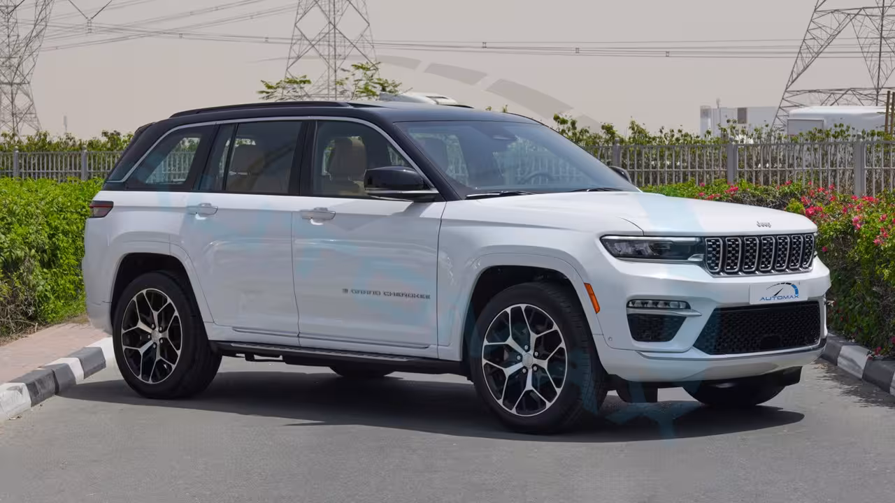 2025 Jeep Grand Cherokee photo 3