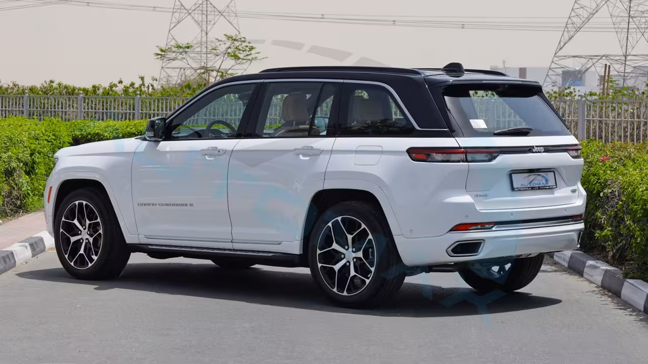 2025 Jeep Grand Cherokee photo 4