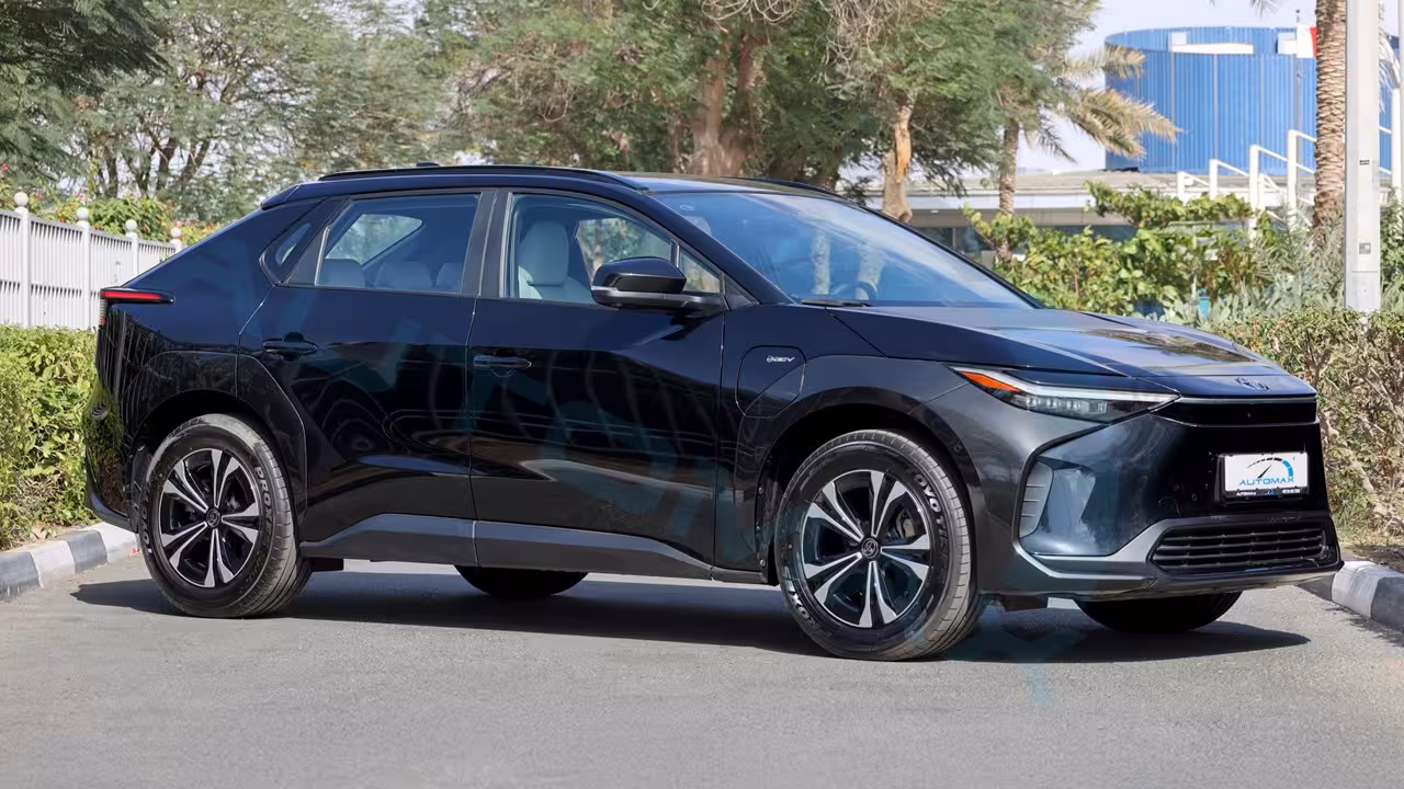 2024 Toyota bZ4X photo 2