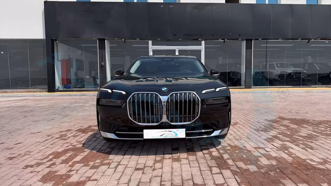 2026 BMW 7 Series photo 2