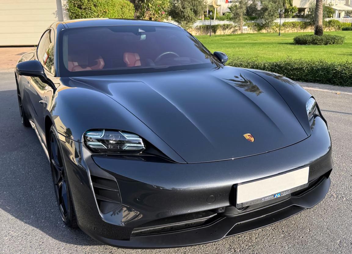 2024 Porsche Taycan photo 2