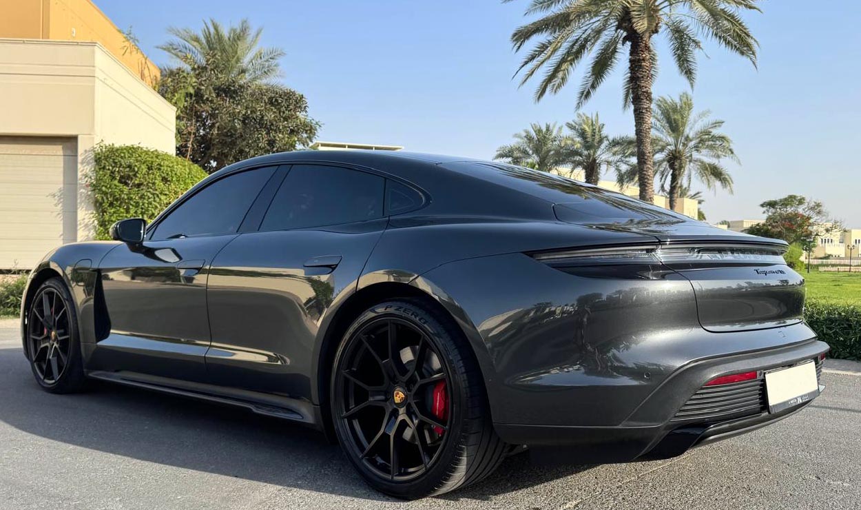 2024 Porsche Taycan photo 4