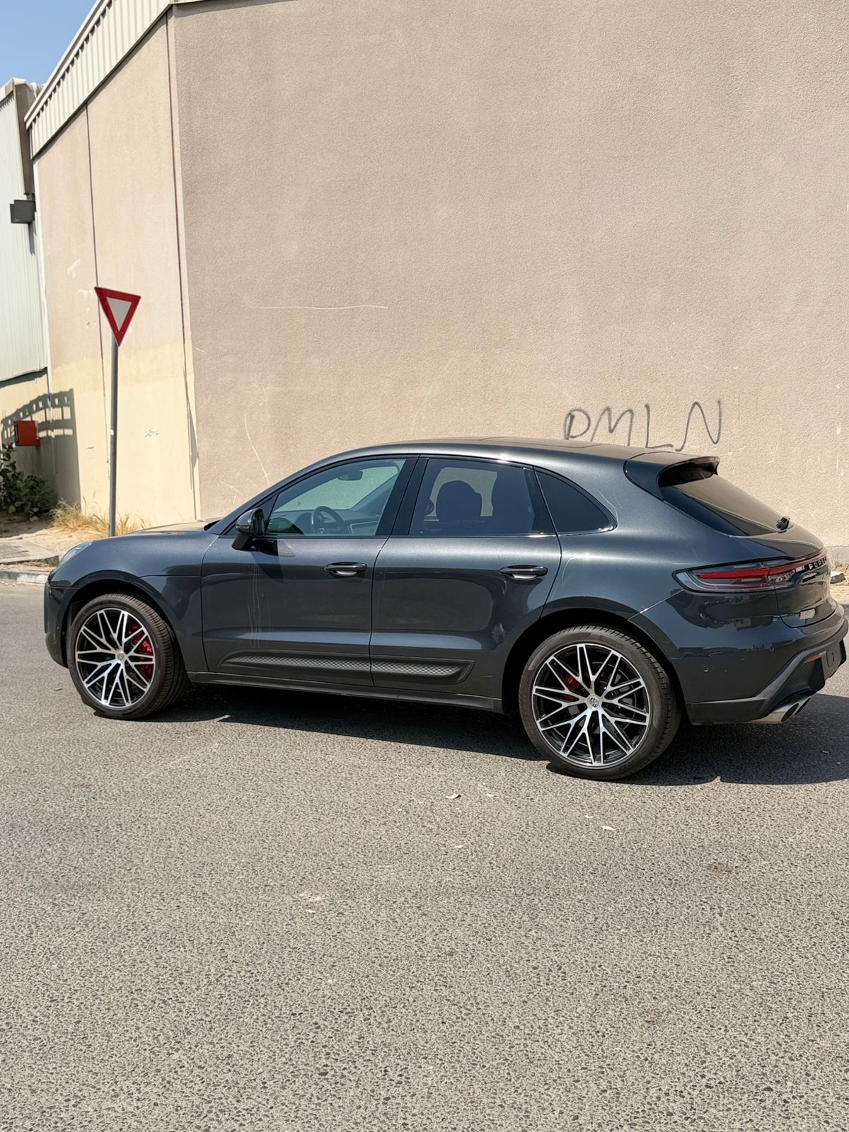 2024 Porsche Macan photo 3