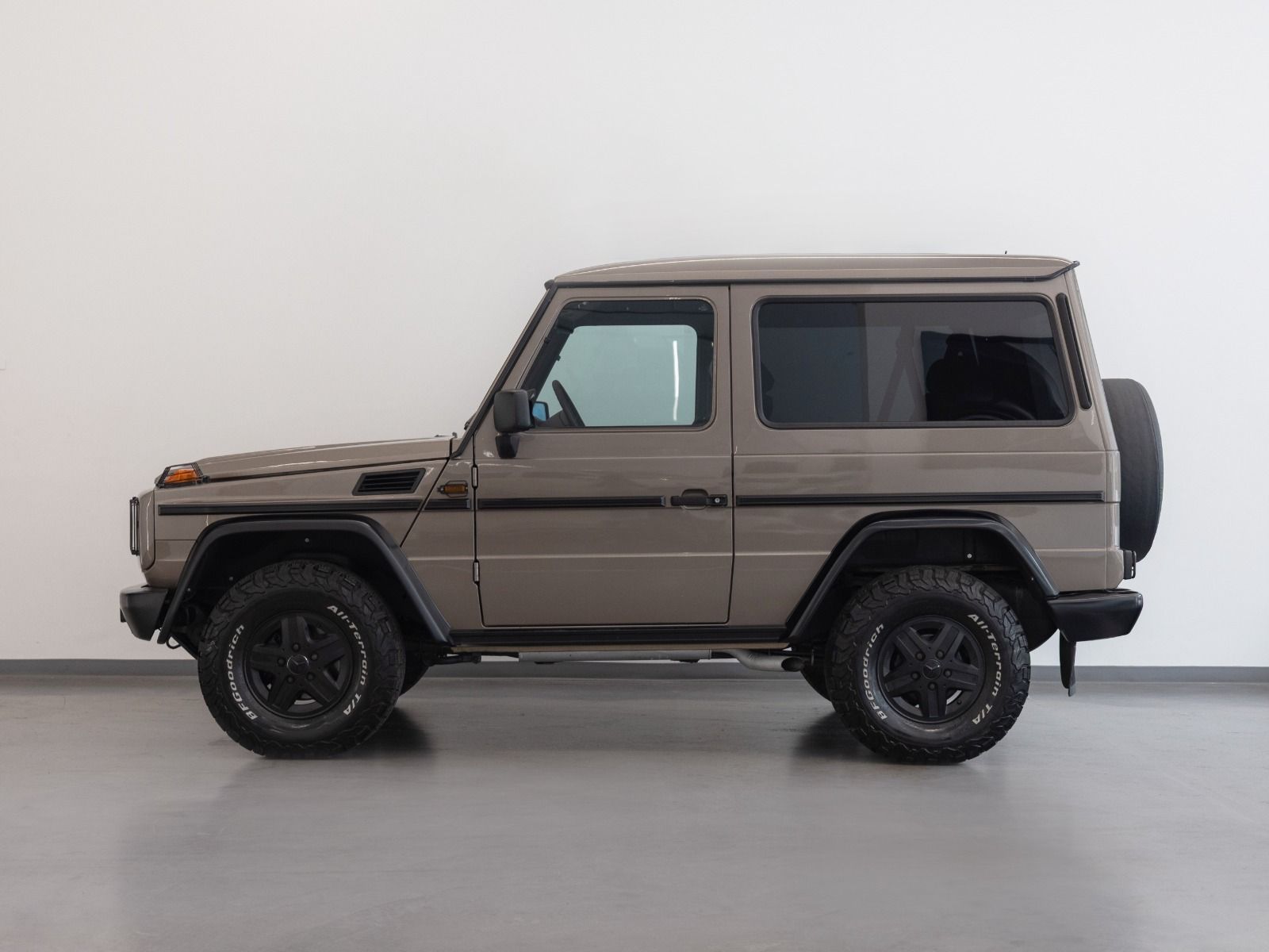 1990 Mercedes-Benz GE 300 photo 3