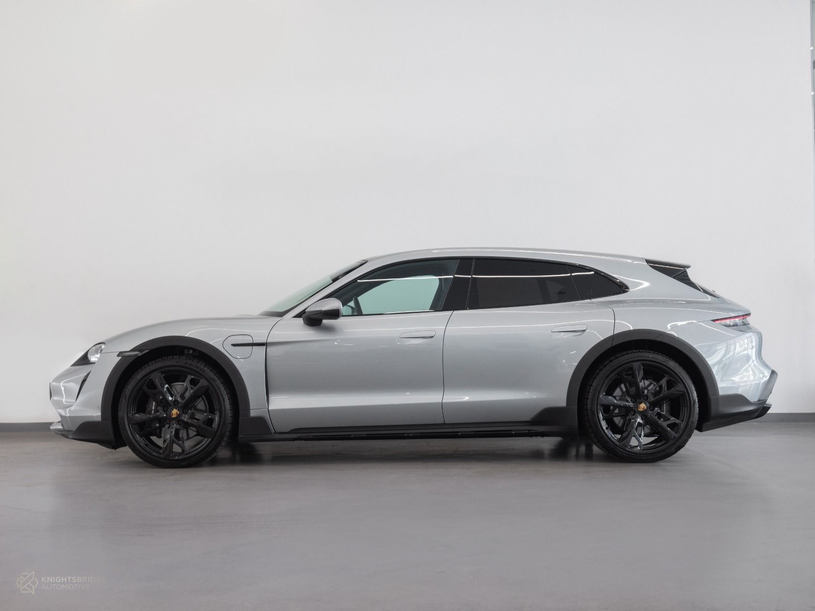 2023 Porsche Taycan photo 3