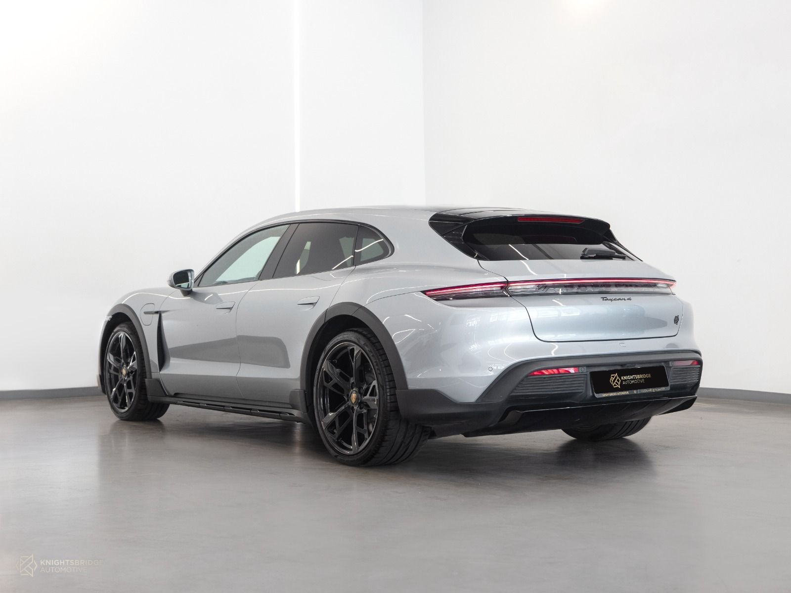 2023 Porsche Taycan photo 4