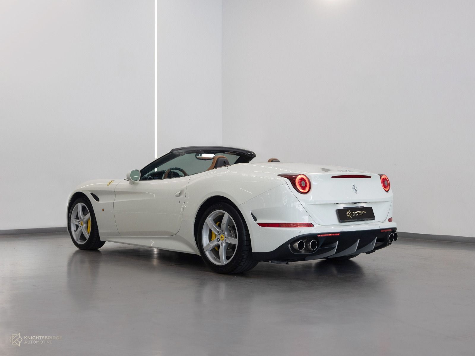2015 Ferrari California T photo 4
